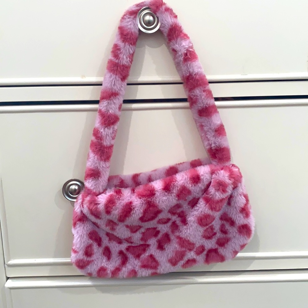 It’s a very nice bag that is in now days!